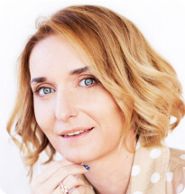 Лариса Суркова